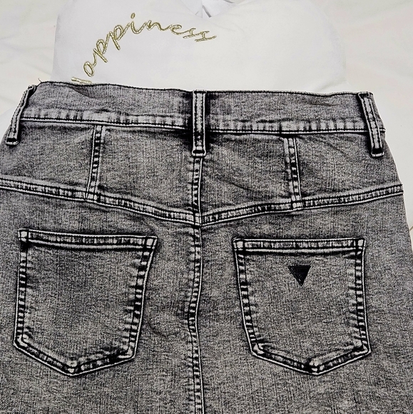 Guess Stoned Wash Jean skirt - Picture 3 of 7